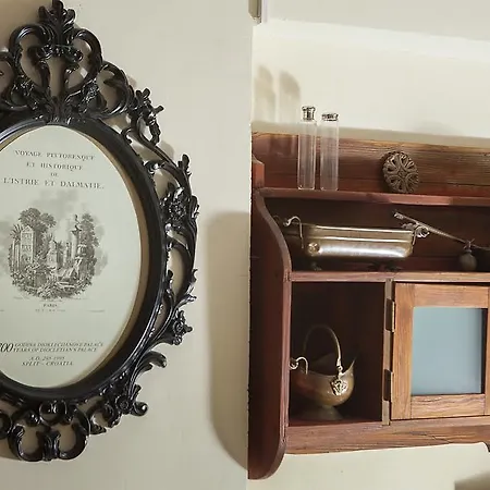 Dioklecian Wall Split