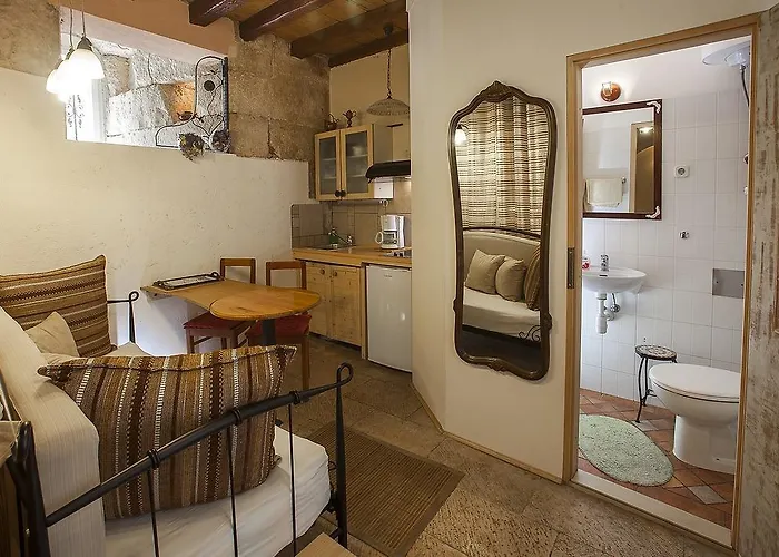 Dioklecian Wall Πανσιόν